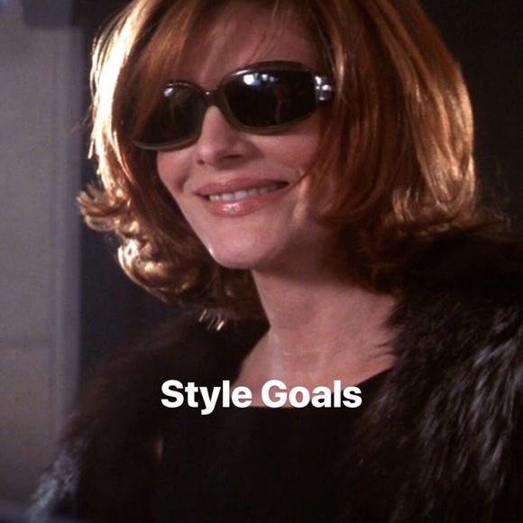 Meet your Posher, Sarah - Picture 2 of 2